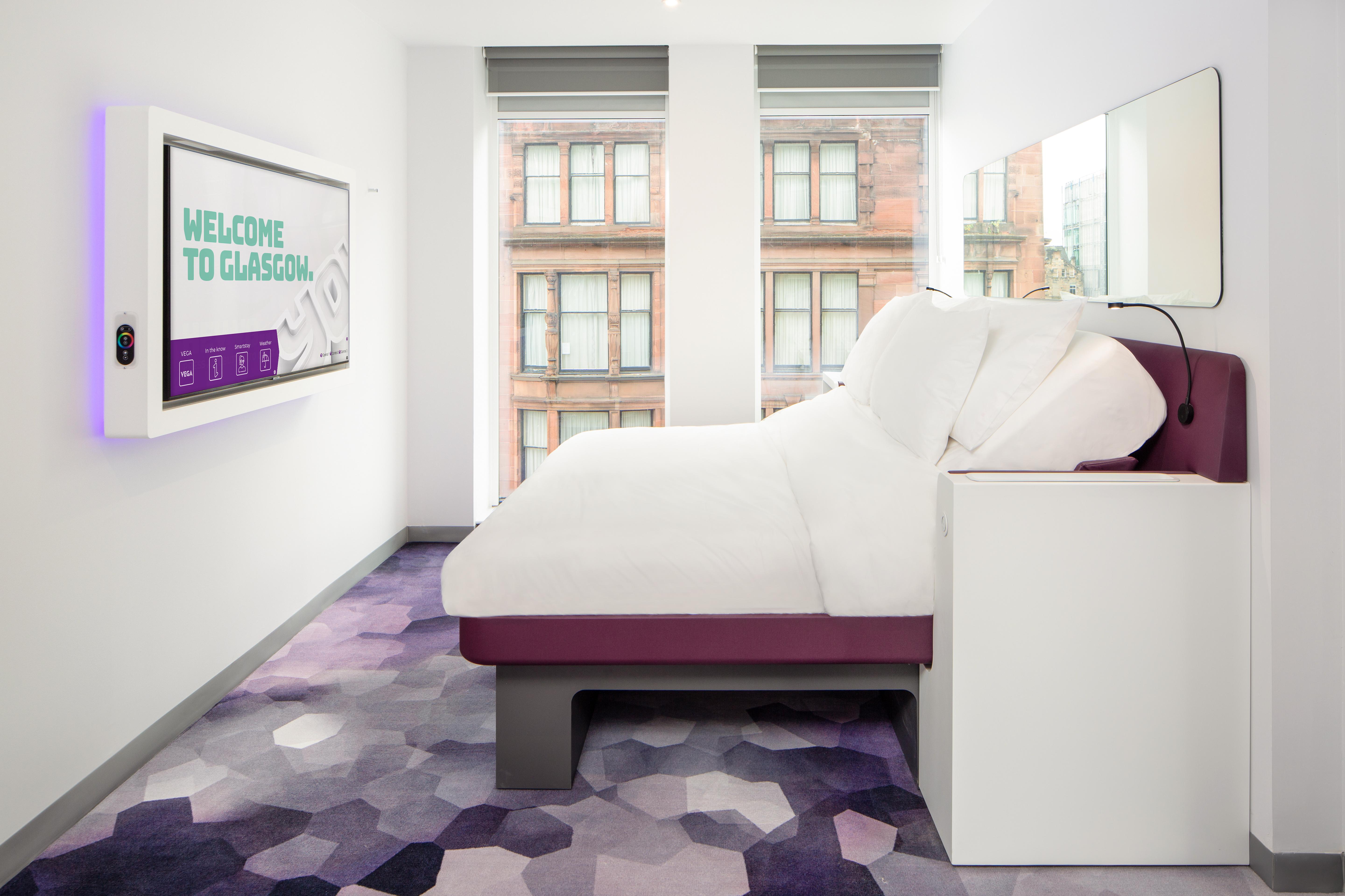 Yotel Glasgow Exterior foto A room at the new Zleep hotel in Glasgow